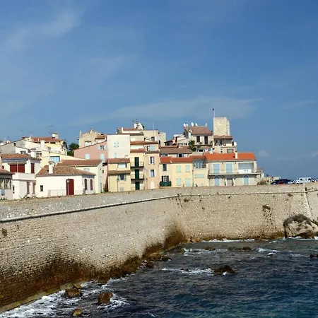 Lägenhet 2 Pieces Climatise Avec Balcon Dans Le Vieil Antibes, Avec Ascenseur Antibes